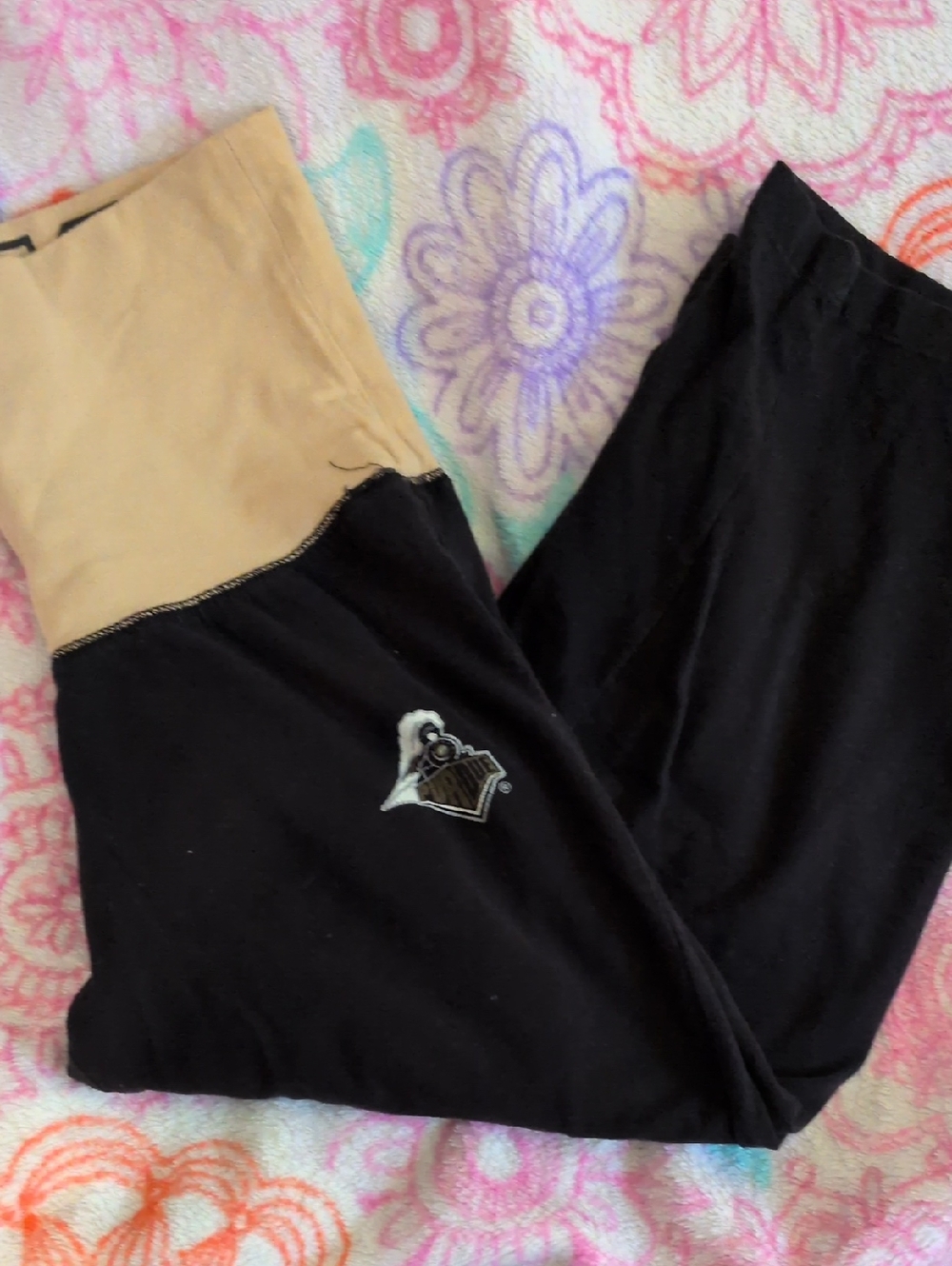 Pro Edge Purdue University Black and Gold Cropped Yoga Pants Size Small